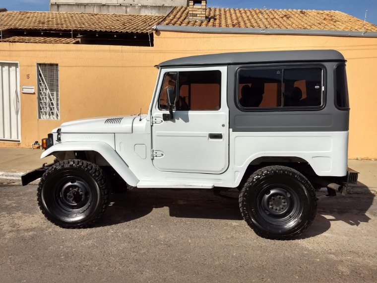 Veículo à venda TOYOTA JEEP BANDEIRANTES 4X4 1991/1991 por R 60000,00 Usado Fácil Carros