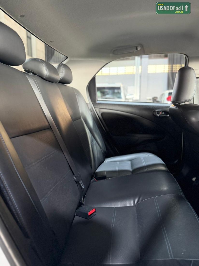 Toyota Etios Sedan Platinum 1.5 Automático Flex 2017/2018 — foto 10 de 14