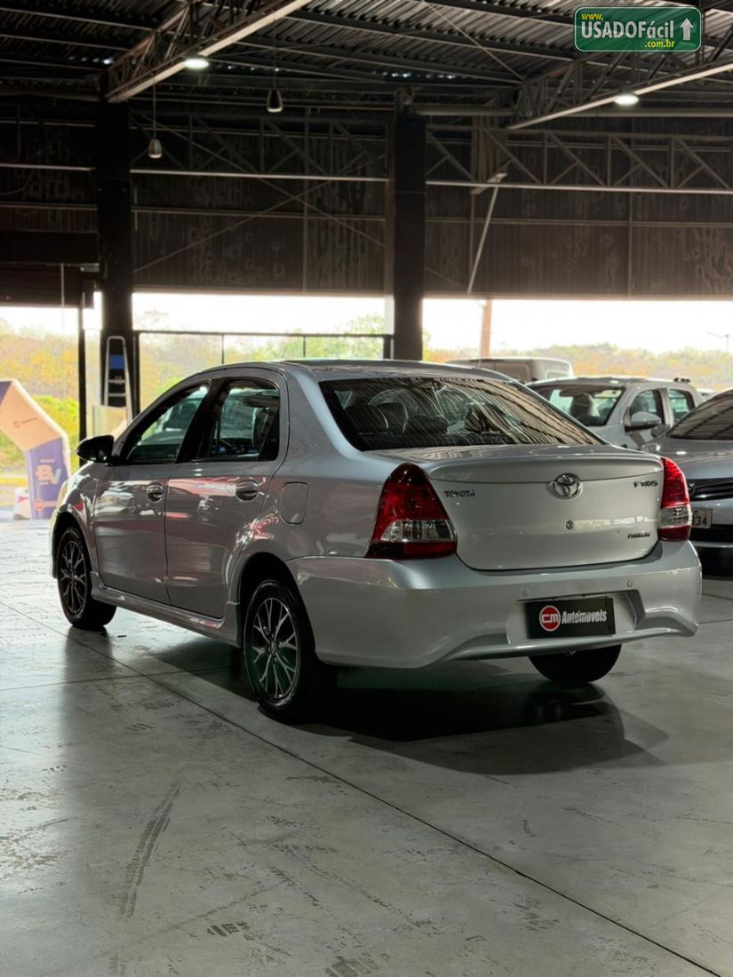 Toyota Etios Sedan Platinum 1.5 Automático Flex 2017/2018 — foto 11 de 14