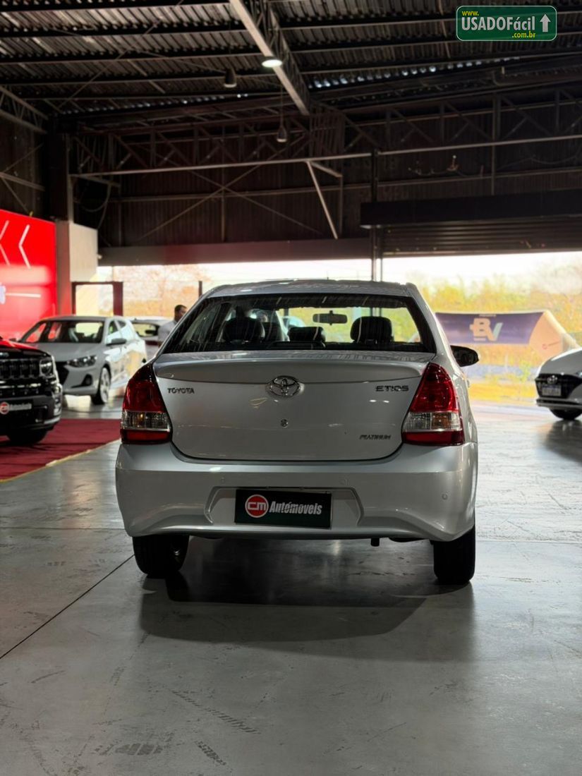 Toyota Etios Sedan Platinum 1.5 Automático Flex 2017/2018 — foto 12 de 14