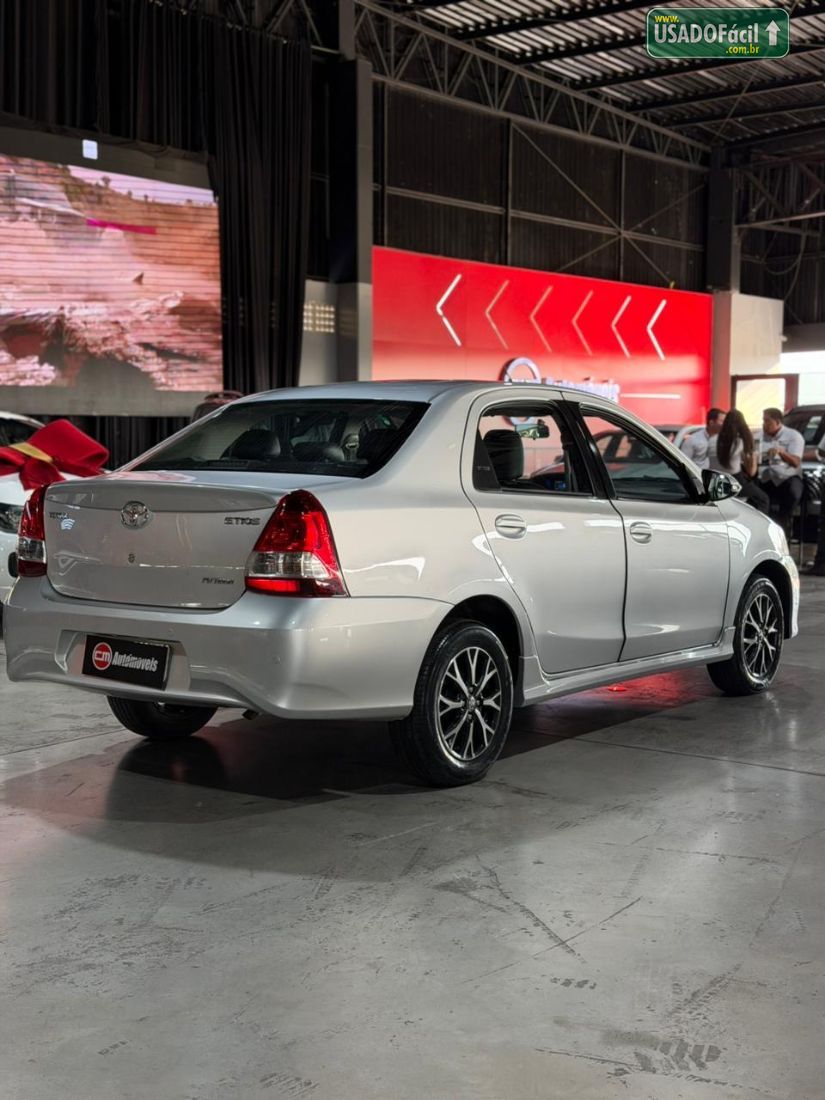 Toyota Etios Sedan Platinum 1.5 Automático Flex 2017/2018 — foto 13 de 14