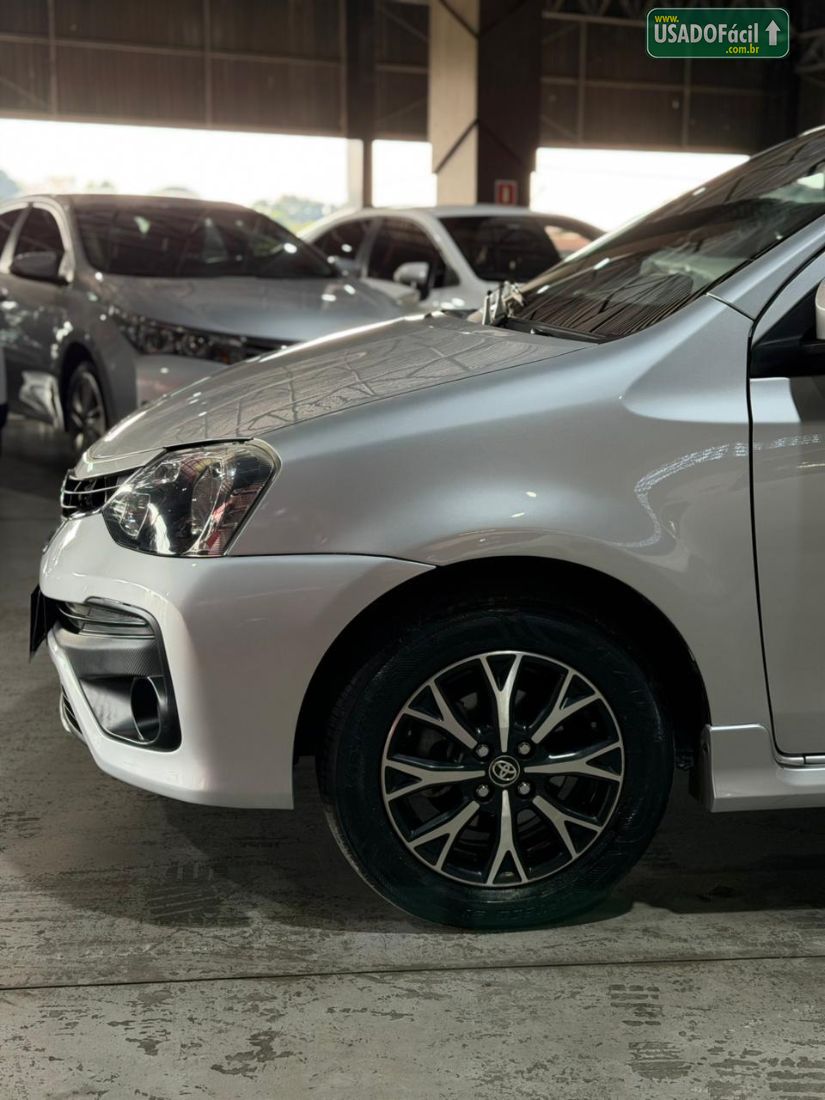 Toyota Etios Sedan Platinum 1.5 Automático Flex 2017/2018 — foto 3 de 14