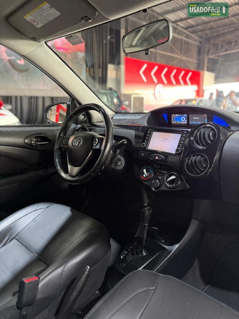 Toyota Etios Sedan Platinum 1.5 Automático Flex 2017/2018 — foto 4 de 14