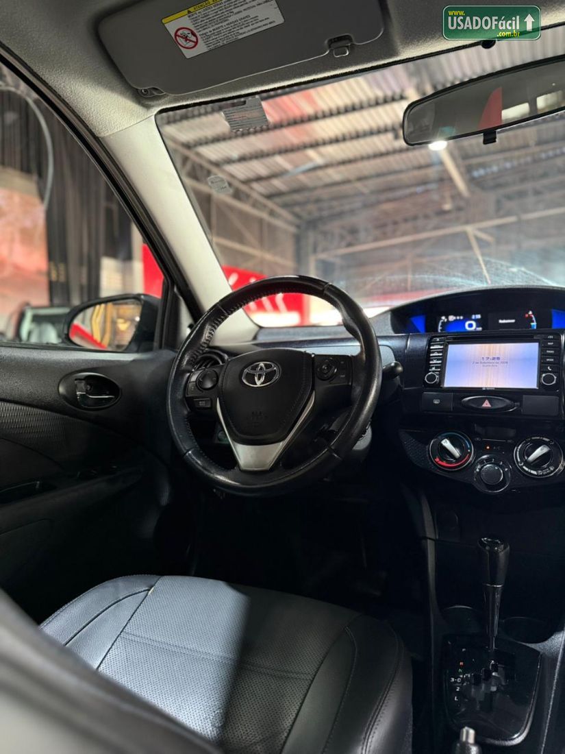 Toyota Etios Sedan Platinum 1.5 Automático Flex 2017/2018 — foto 5 de 14