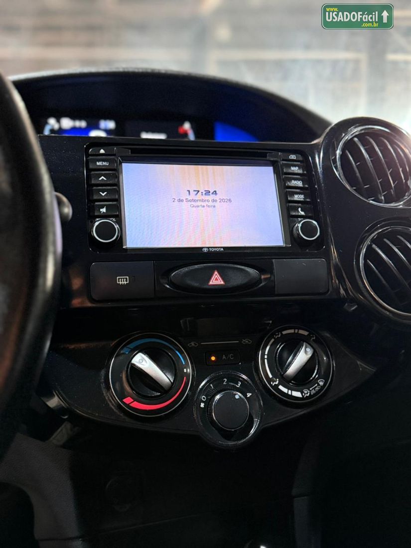 Toyota Etios Sedan Platinum 1.5 Automático Flex 2017/2018 — foto 6 de 14