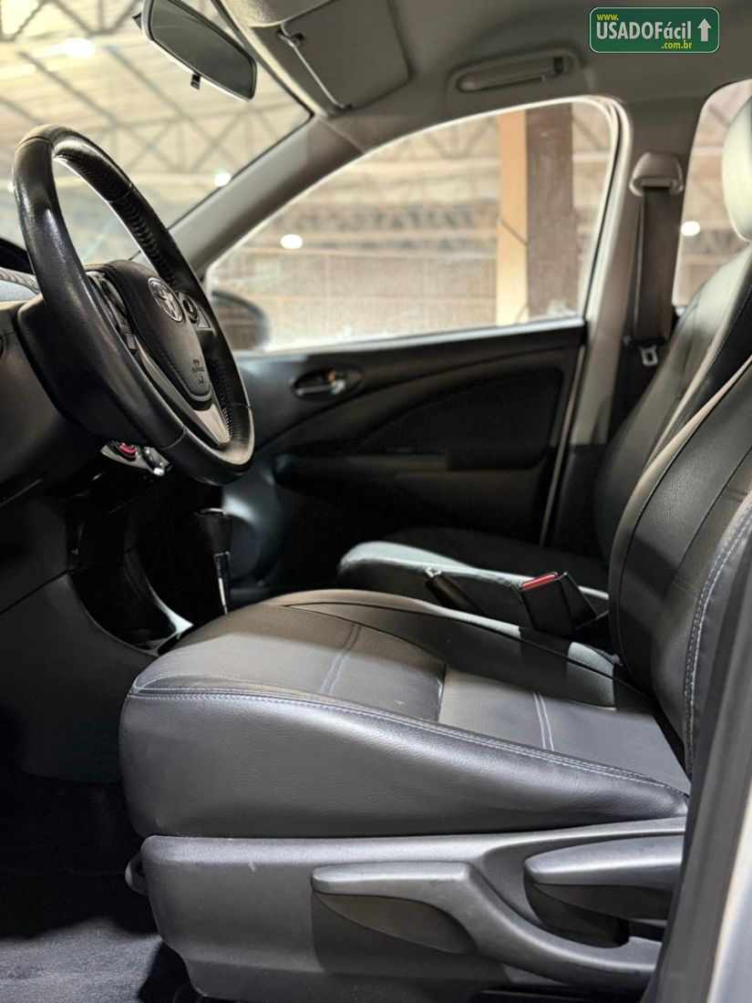 Toyota Etios Sedan Platinum 1.5 Automático Flex 2017/2018 — foto 7 de 14