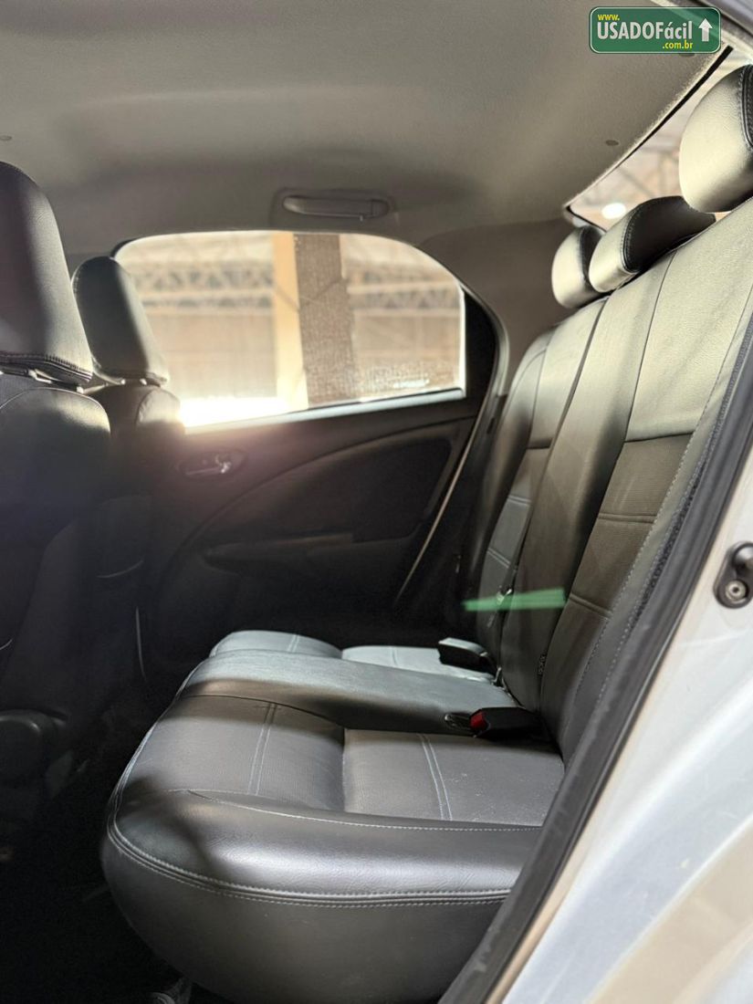 Toyota Etios Sedan Platinum 1.5 Automático Flex 2017/2018 — foto 8 de 14