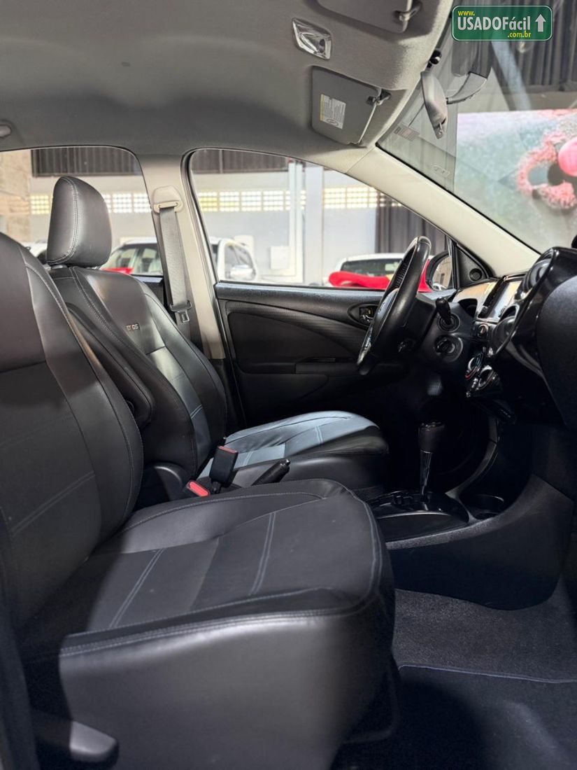 Toyota Etios Sedan Platinum 1.5 Automático Flex 2017/2018 — foto 9 de 14