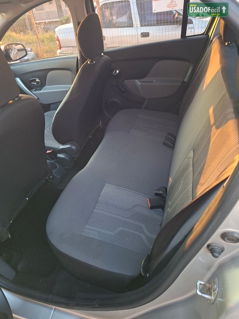 Renault Logan Expression 1.6 Hi-Flex 2016/2017 — foto 8 de 11