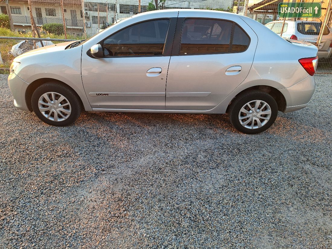Renault Logan Expression 1.6 Hi-Flex 2016/2017 — foto 9 de 11