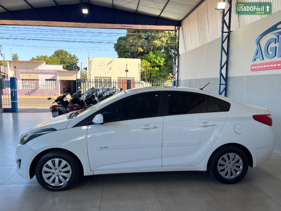 Hyundai HB20S Sedan Comfort Plus 1.6 Mecânico Flex 2013/2014 — foto 2 de 12