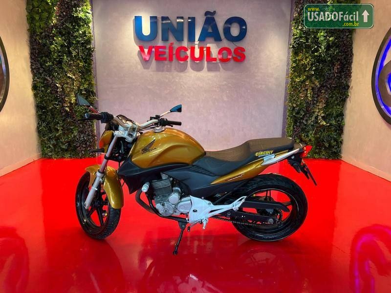 Honda CB 300R 2010/2011 — foto 3 de 4
