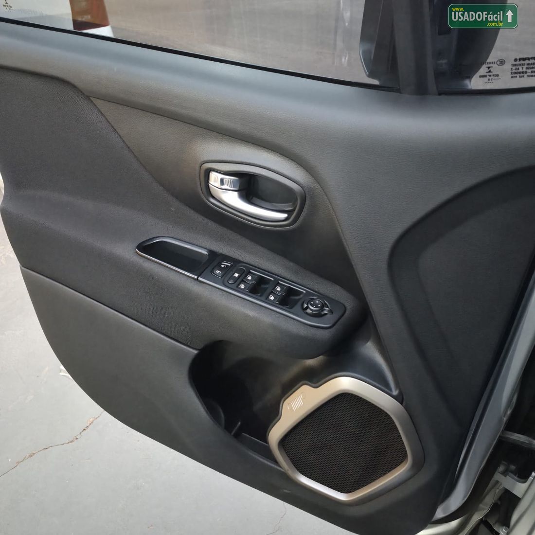 Jeep Renegade Sport 1.8 4x2 Mecânico Flex 2018/2018 — foto 14 de 16