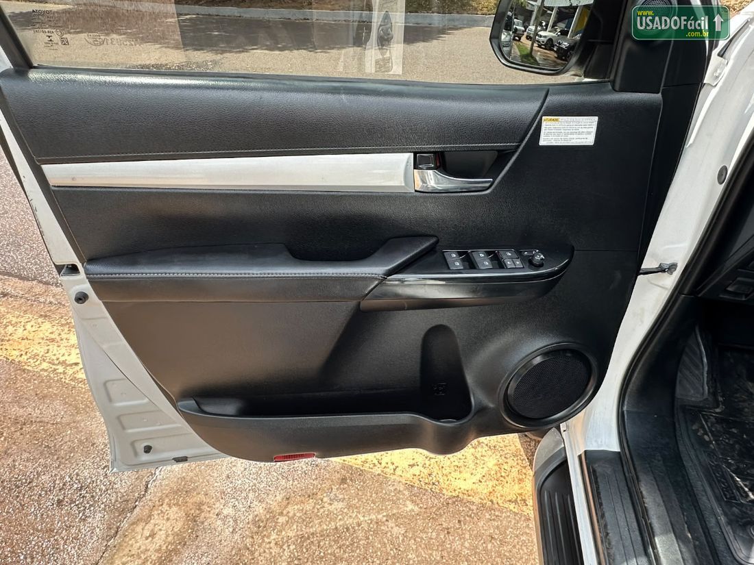 Toyota Hilux SRV CD 2.8 4x4 TDI Automático Diesel 2016/2017 — foto 4 de 17