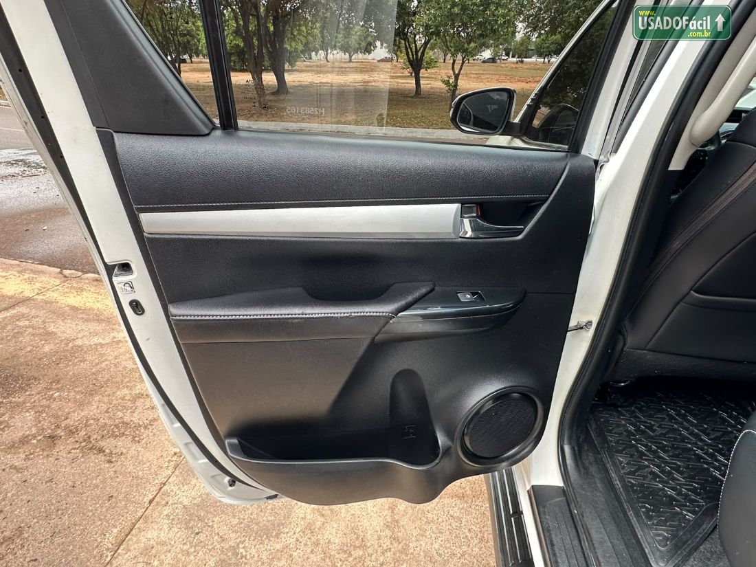 Toyota Hilux SRV CD 2.8 4x4 TDI Automático Diesel 2016/2017 — foto 9 de 17