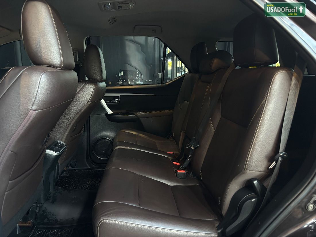 Toyota Hilux SW4 SRX 2.8 4x4 TDI Automático Diesel 2016/2016 — foto 10 de 13