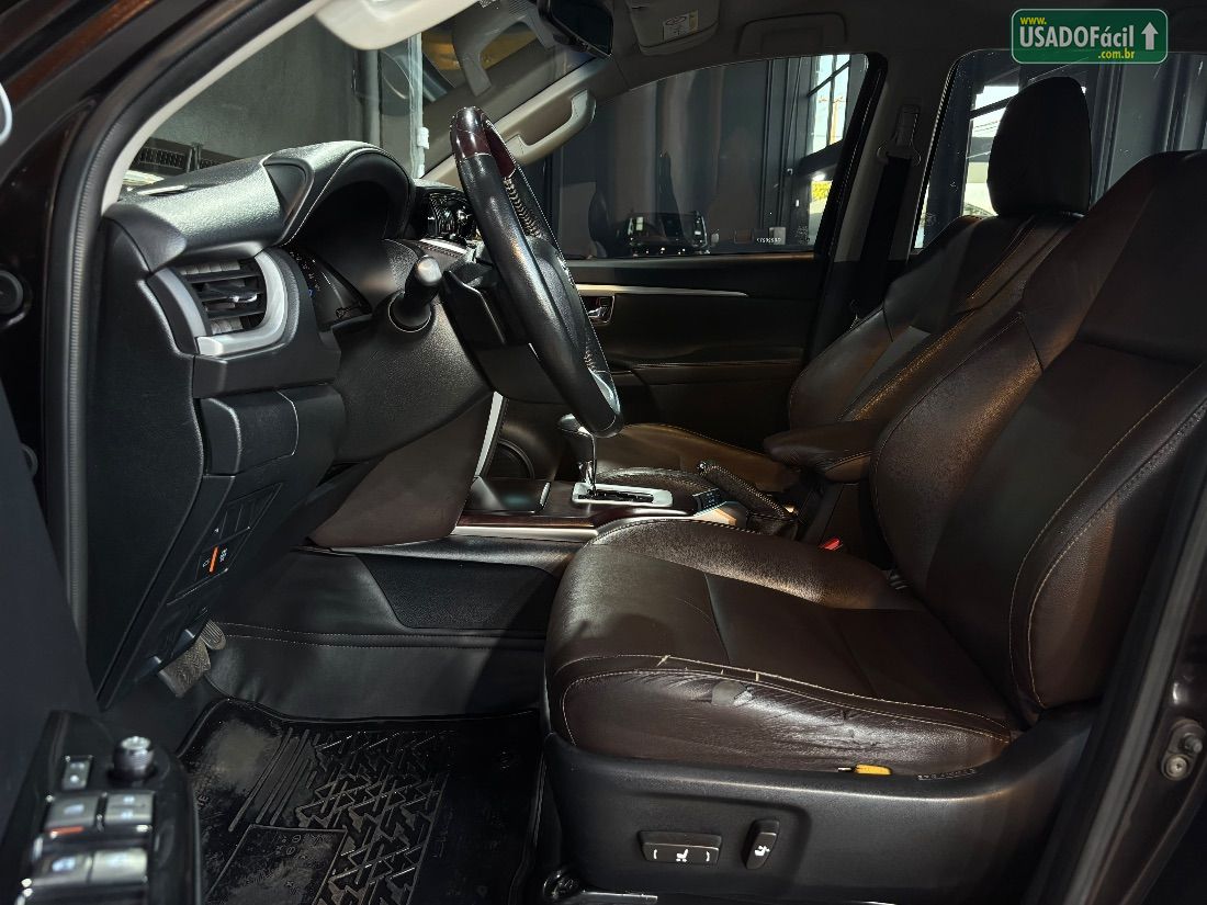 Toyota Hilux SW4 SRX 2.8 4x4 TDI Automático Diesel 2016/2016 — foto 9 de 13