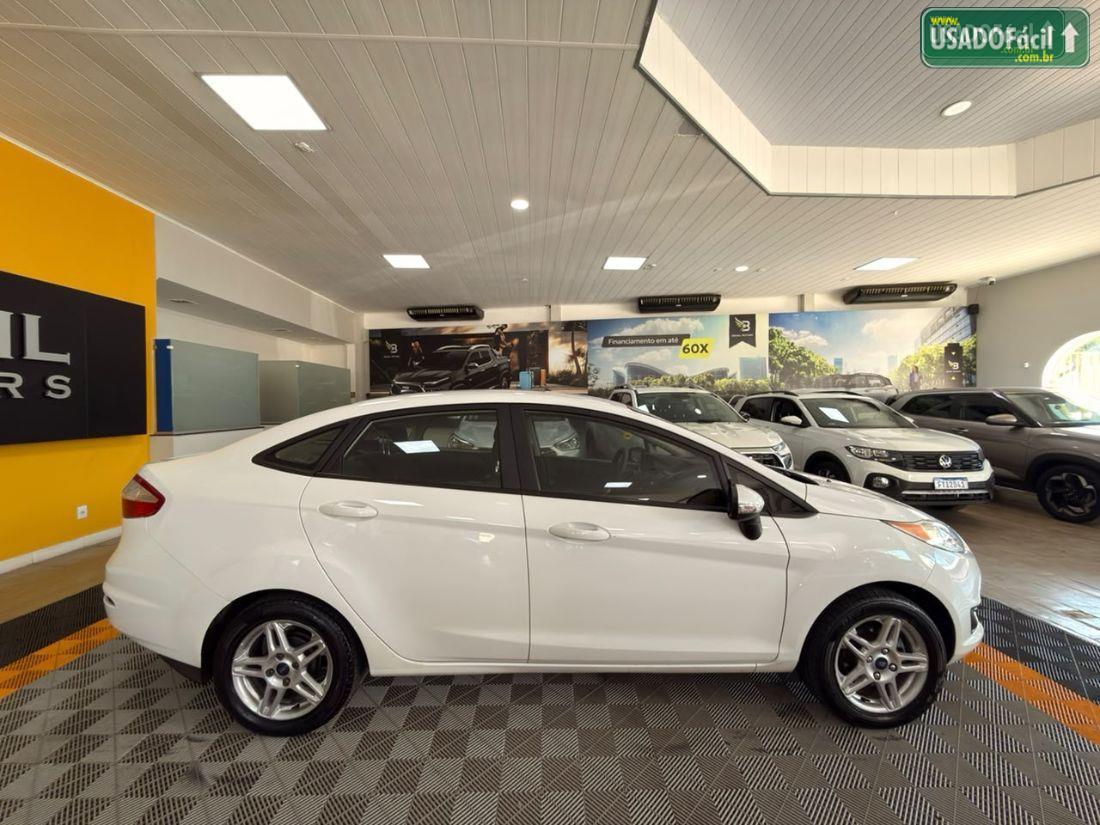 FORD Fiesta Sedan SEL 1.6 Automático Flex 2017/2017 — foto 8 de 13