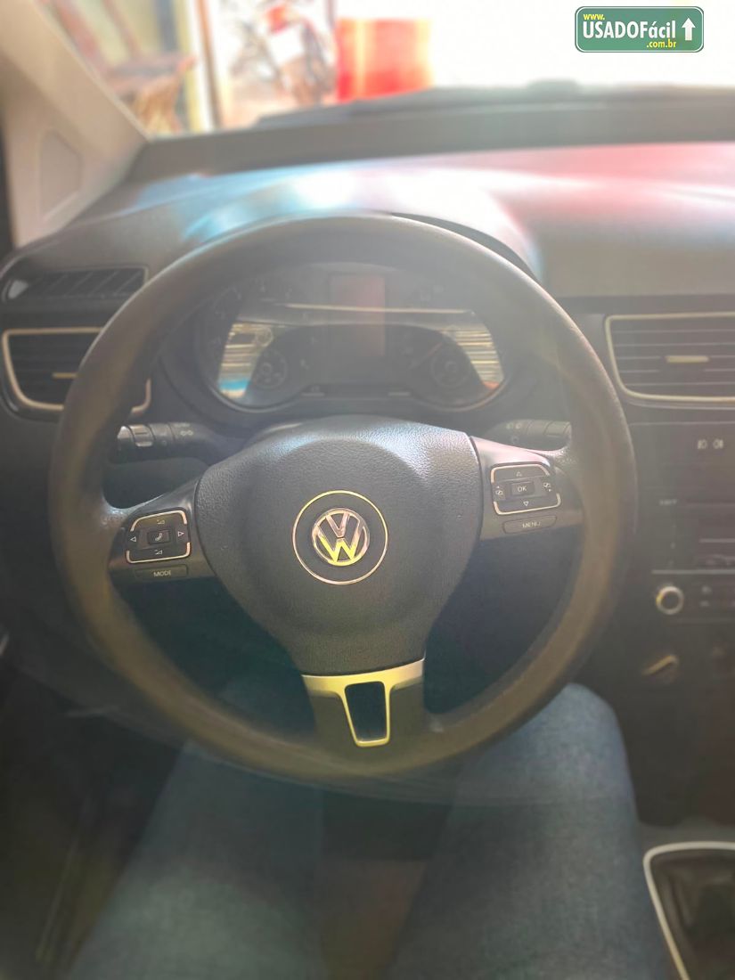 Volkswagen Fox 1.6 I Motion 4P Total Flex 2013/2013 — foto 8 de 9
