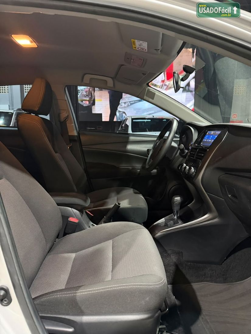 Toyota Yaris Sedan XL 1.5 Automático Flex 2022/2023 — foto 9 de 14