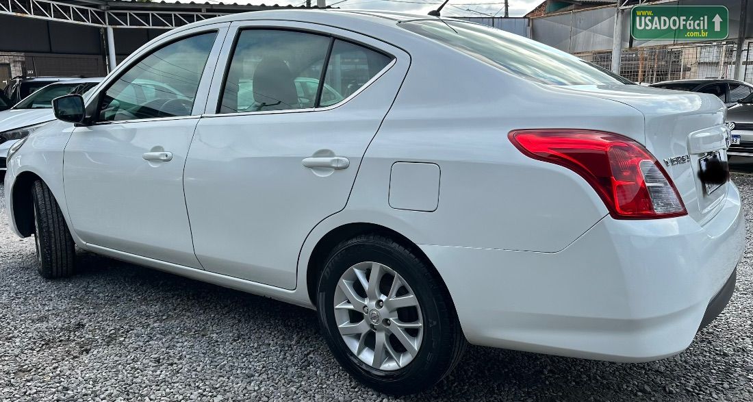 Nissan Versa SL 1.6 Mecânico Flex Fuel 2015/2016 — foto 2 de 6
