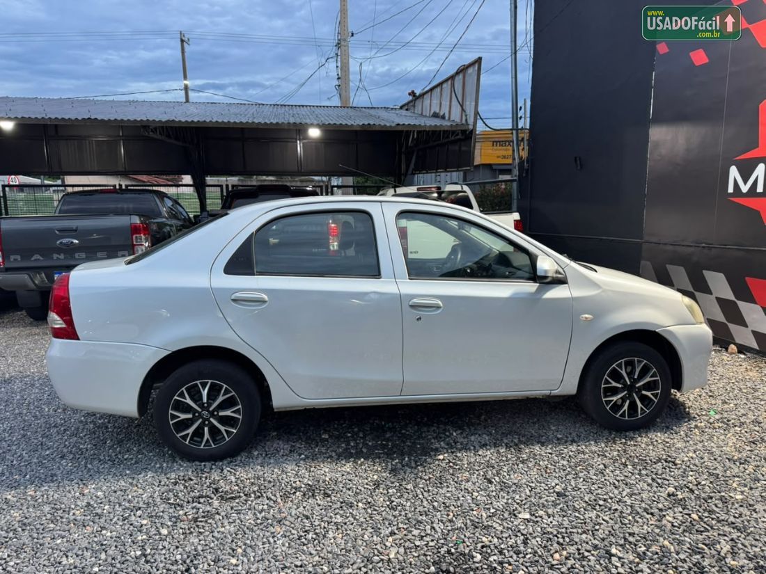 Toyota Etios Sedan XLS 1.5 Mecânico Flex 2014/2015 — foto 5 de 18