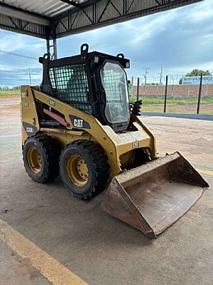 Mini Carregadeira Cat