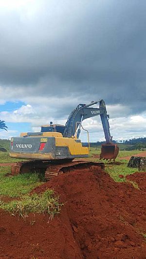 Escavadeira Ec Volvo 220 Dl 2013/2013 em Mirassol D`oeste - MT