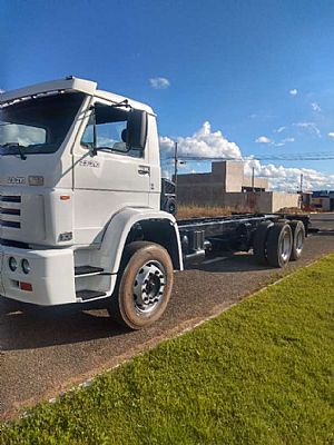 Volks 23-210 6x2 3-eixos 2p Diesel 2003/2004 em Primavera do Leste - MT