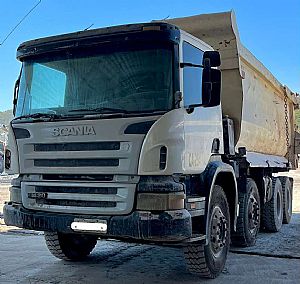Scania P-420 B 8x4 Caçamba