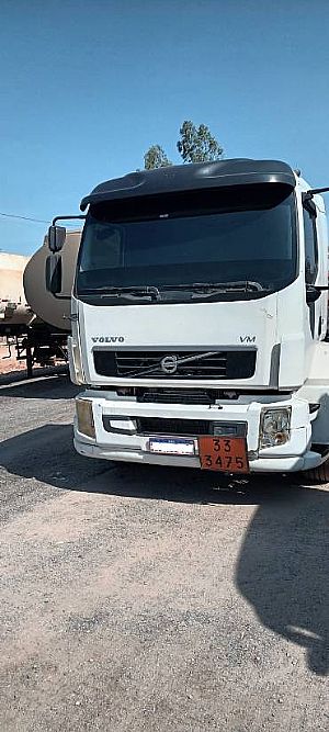Volvo 270 6x2 2p Diesel E5 2013/2013 em Cuiabá - MT
