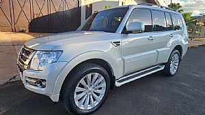 Pajero HPE Full 3.2 4x4 Automático Diesel Turbo