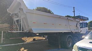 Semi Reboque Caçamba Meia Cana 2 Eixos 2015/2015 em Nova Mutum - MT
