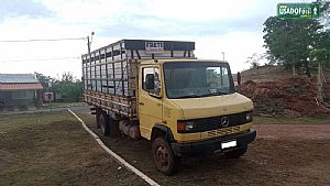 Mercedes 710 Plus 2p Diesel 2002/2002 em Várzea Grande - MT