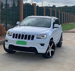 Grand Cherokee Laredo 4x4 V6 Automático