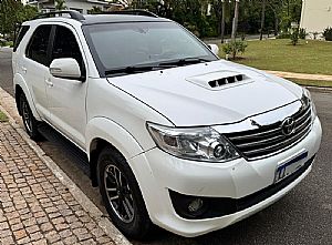Hilux Sw4 Sr D4-d 3.0 4x4 Tdi Automático Diesel 2014/2014 em Cuiabá - MT