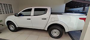 L200 Triton Outdoor Glx 2.4 Cd 4x4 Diesel Mecânico 2022/2023 em Várzea Grande - MT