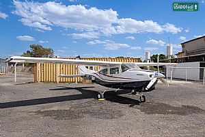 Avião CEssna 210 turbo