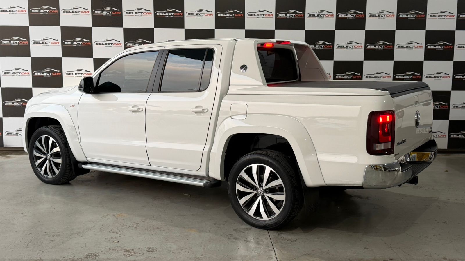 VOLKSWAGEN Amarok Extreme CD 3.0 4X4 Turbo Automático Diesel 2023/2023 — foto 2 de 6