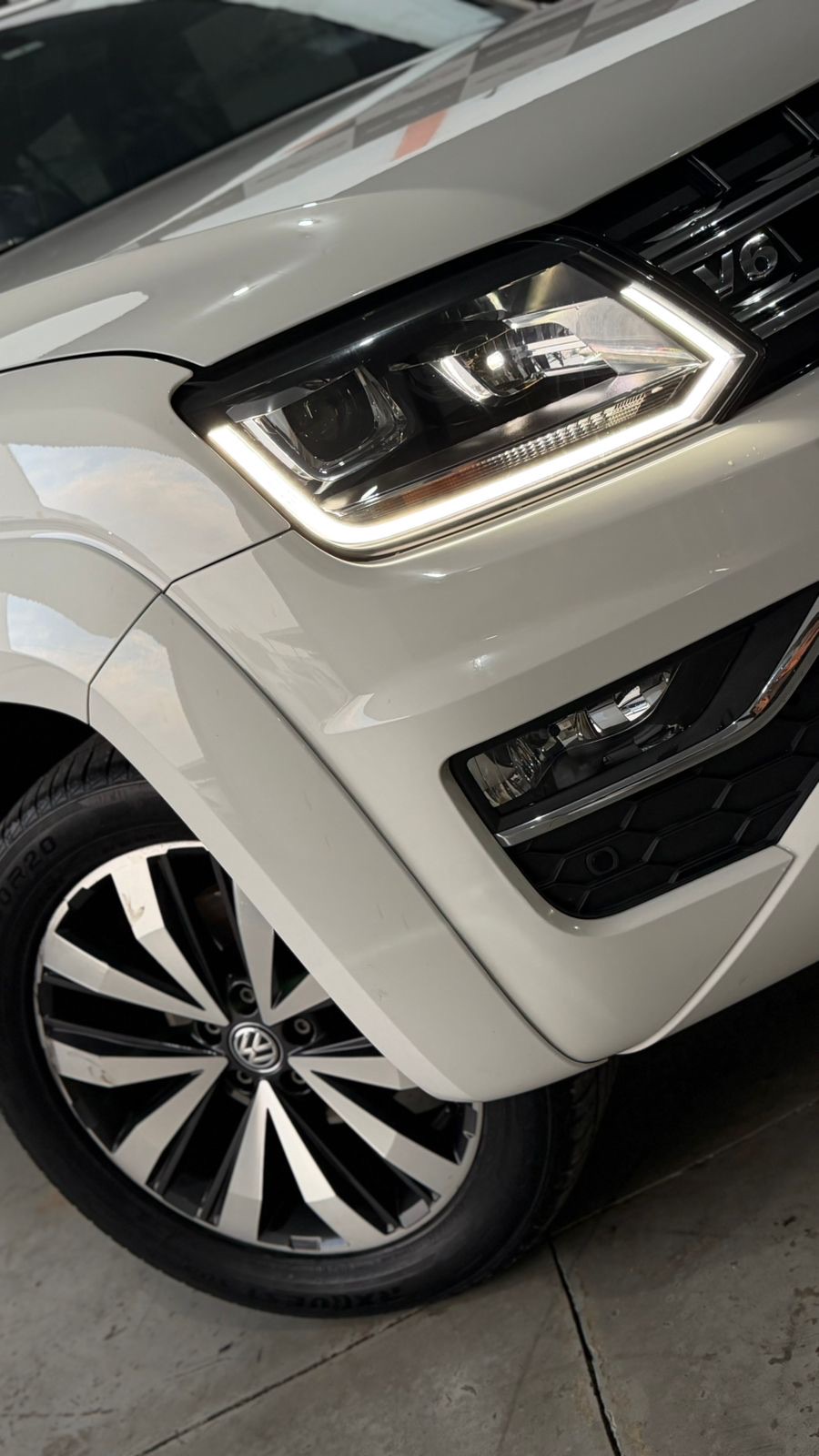 VOLKSWAGEN Amarok Extreme CD 3.0 4X4 Turbo Automático Diesel 2023/2023 — foto 4 de 6