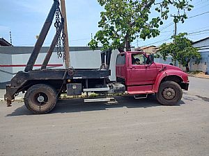 F-12000 2p Diesel 1995/1995 em Várzea Grande - MT