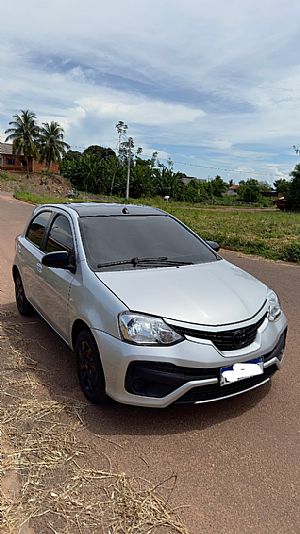 Etios Hatch Xs 1.5 Mecânico Flex 2017/2018 em Pontes e Lacerda - MT