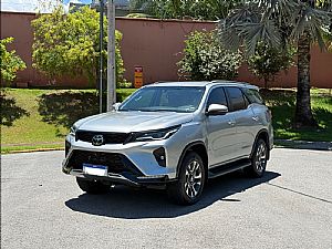 Hilux Sw4 Srx Platinum 2.8 4x4 Turbo Automático Diesel 2024/2024 em Cuiabá - MT