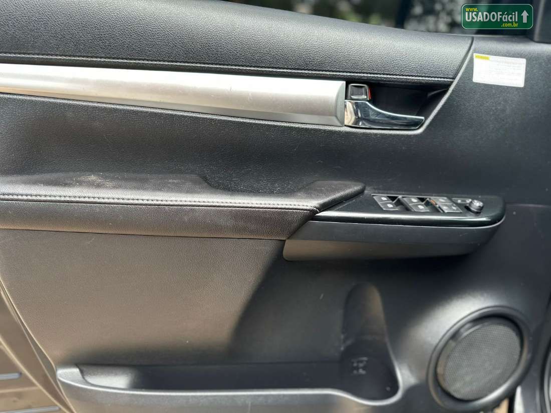 Toyota Hilux SRX CD 2.8 4x4 TDI Automático Diesel 2016/2017 — foto 4 de 19