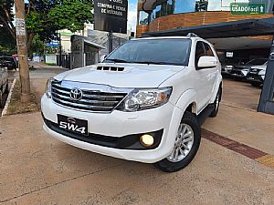 Hilux SW4 SRV D4-D 3.0 4x4 TDI Automático Diesel