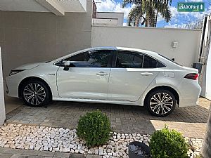 Corolla Altis Premium Hybrid 1.8 Automático Flex Híbrido