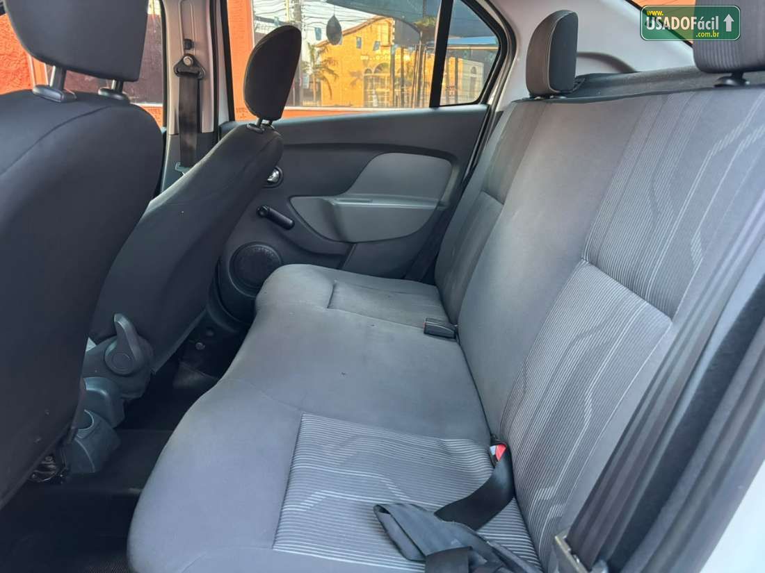 Renault Logan Expression 1.6 Hi-Flex 2016/2017 — foto 12 de 12
