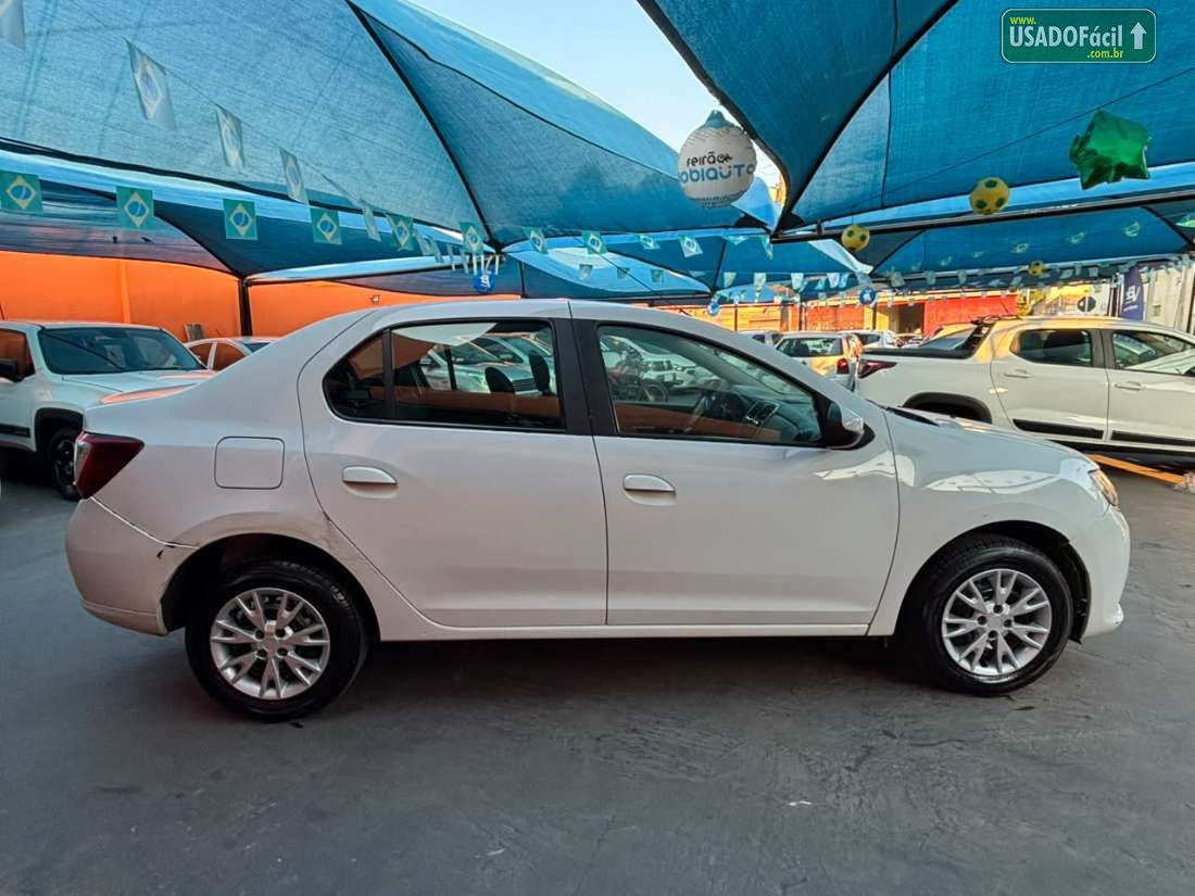 Renault Logan Expression 1.6 Hi-Flex 2016/2017 — foto 6 de 12