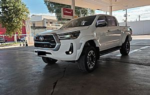 Hilux Srx Plus Cd 2.8 4x4 Tdi Automático Diesel 2023/2024 em Cuiabá - MT