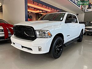 Ram Classic Laramie CD 5.7 V8 4X4 Automático
